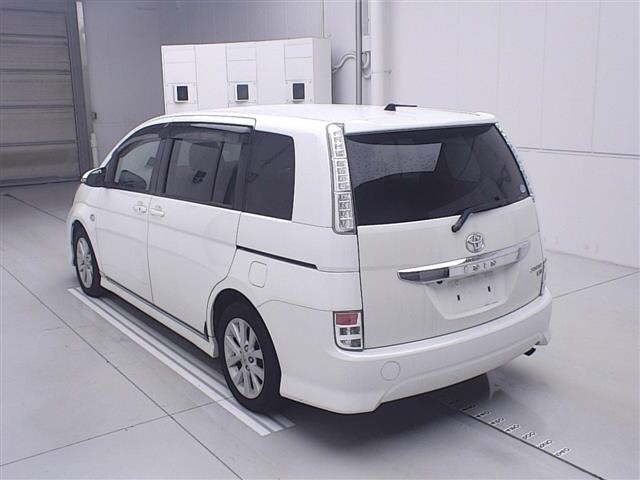 Toyota ISIS 2014 7019050-1