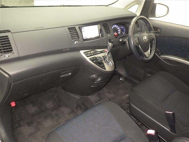 Toyota ISIS 2014 7019050-4