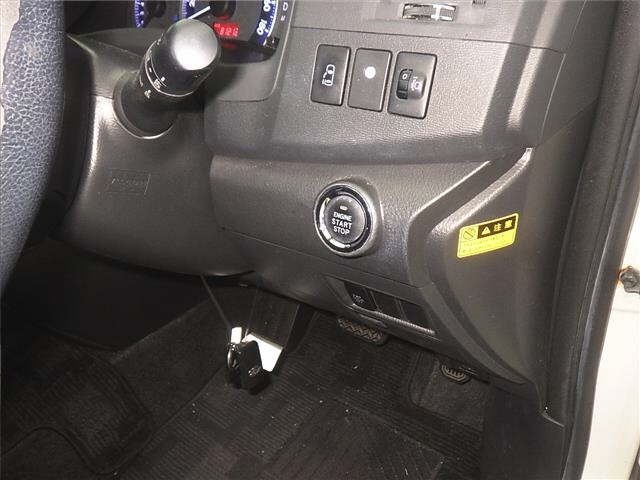 Toyota ISIS 2014 7019050-9