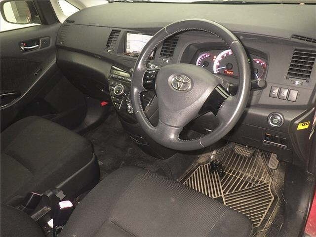 Toyota ISIS 2012 7019052-3