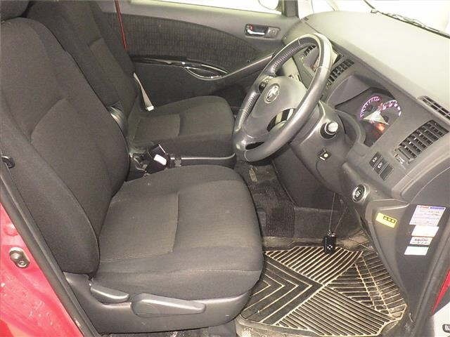 Toyota ISIS 2012 7019052-5