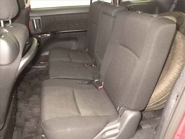Toyota ISIS 2012 7019052-7