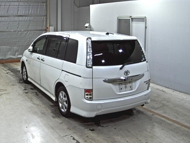Toyota ISIS 2013 7019054-1