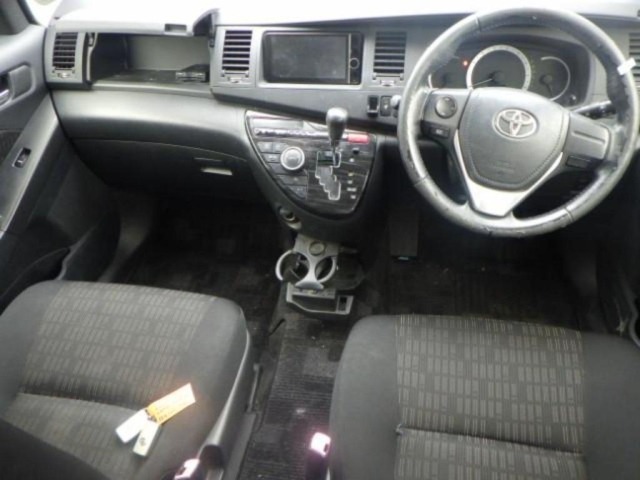 Toyota ISIS 2013 7019054-3