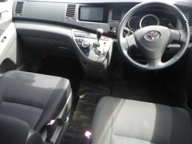 Toyota ISIS 2009 7019055-3