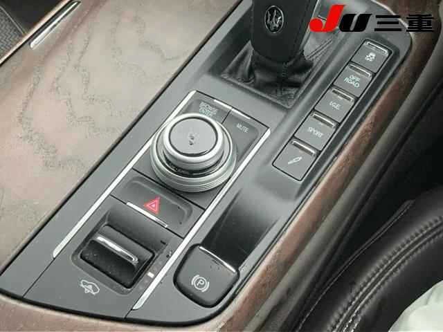 Maserati LEVANTE 2022 7007341-24