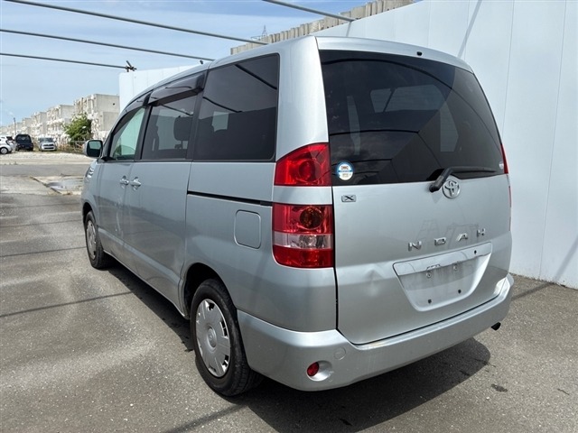 Toyota NOAH 2003 7012830-1