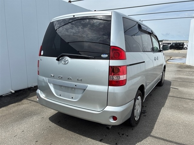Toyota NOAH 2003 7012830-9