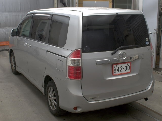Toyota NOAH 2009 7012877-1