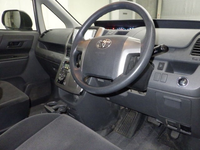 Toyota NOAH 2009 7012877-3