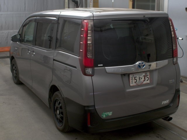 Toyota NOAH 2015 7012928-1