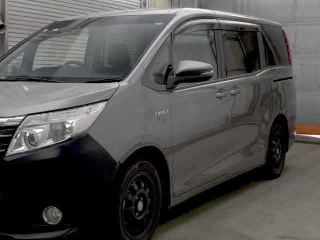 Toyota NOAH 2015 7012928-4