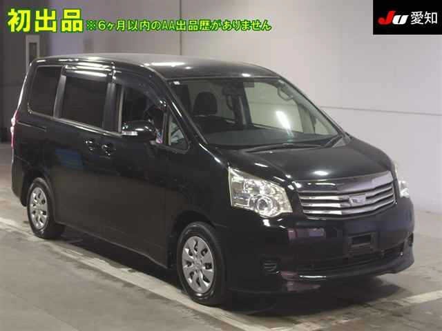 Toyota NOAH 2012 7013004-0