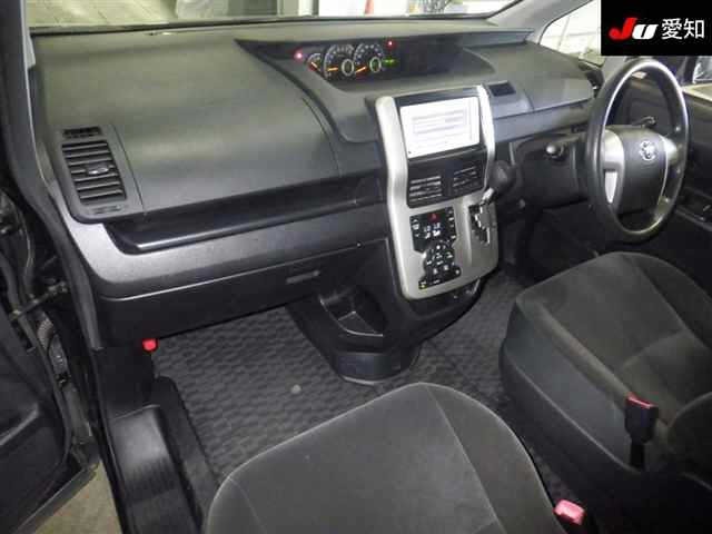Toyota NOAH 2012 7013004-3