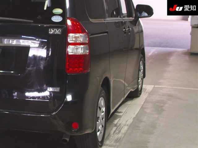Toyota NOAH 2012 7013004-8