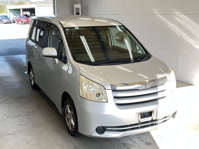 Toyota NOAH 2008 7013028-4
