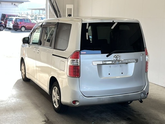 Toyota NOAH 2008 7013028-5