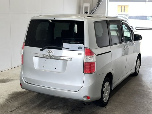 Toyota NOAH 2009 7013029-1