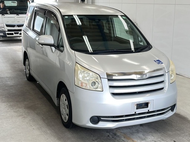 Toyota NOAH 2009 7013029-4