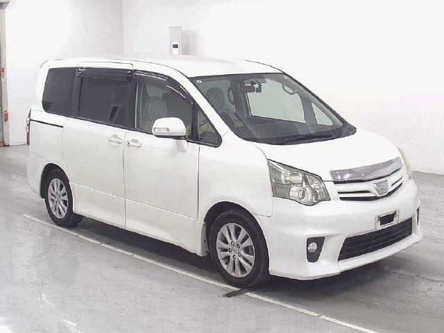 Toyota NOAH 2010 7013069-0