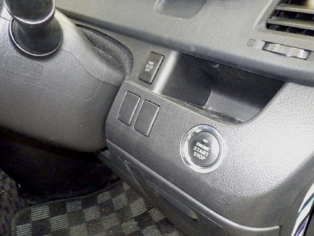 Toyota NOAH 2010 7013069-6