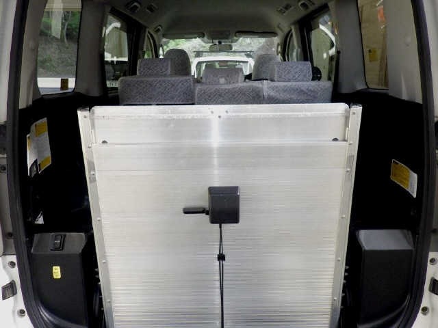 Toyota NOAH 2010 7013069-9