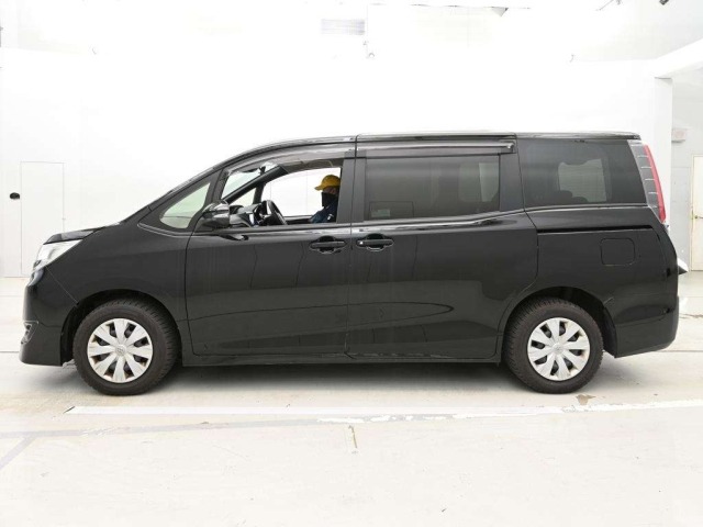 Toyota NOAH 2020 7013169-4