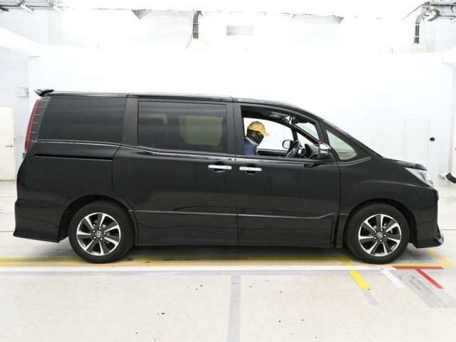 Toyota NOAH 2020 7013170-3