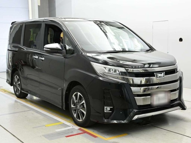 Toyota NOAH 2020 7013170-5
