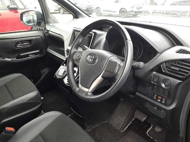 Toyota NOAH 2020 7013170-9