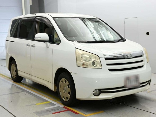 Toyota NOAH 2010 7013198-5