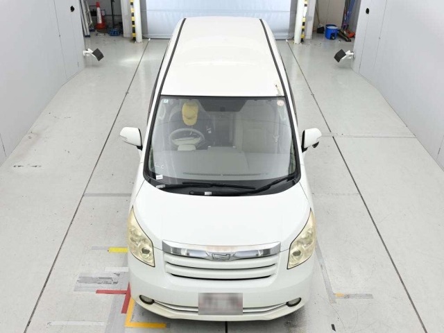 Toyota NOAH 2010 7013198-7