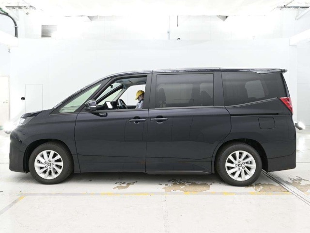 Toyota NOAH 2025 7013232-4