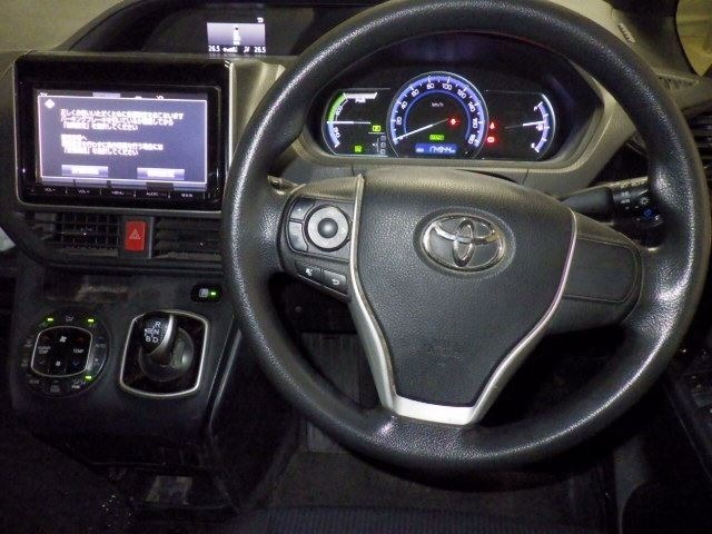 Toyota NOAH 2015 7013275-4