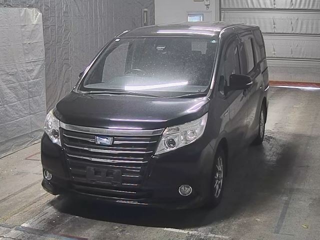 Toyota NOAH 2016 7013276-0