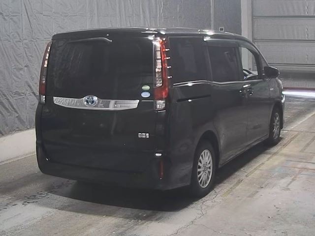 Toyota NOAH 2016 7013276-1