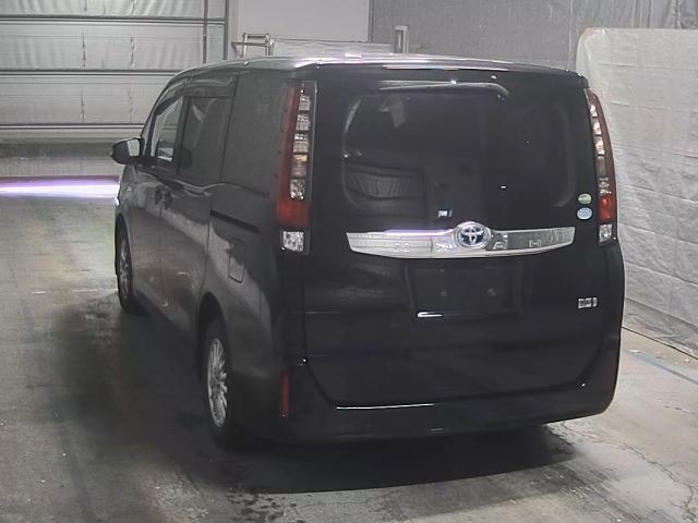 Toyota NOAH 2016 7013276-7