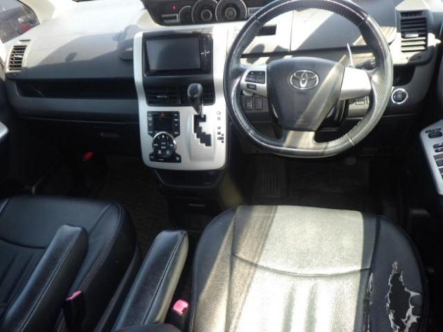 Toyota NOAH 2011 7013295-3