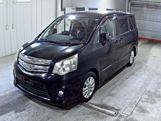 Toyota NOAH 2011 7013295-4
