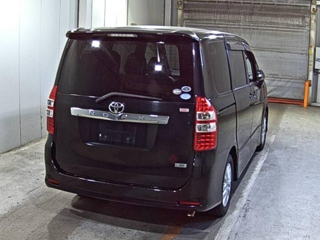 Toyota NOAH 2011 7013295-5