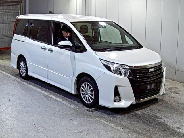 Toyota NOAH 2016 7013306-0