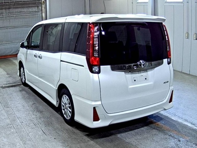 Toyota NOAH 2016 7013306-1
