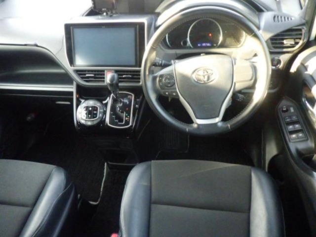 Toyota NOAH 2016 7013306-3