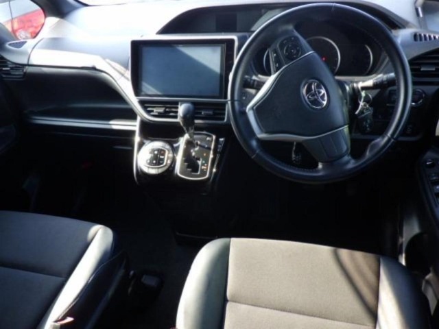 Toyota NOAH 2016 7013307-3