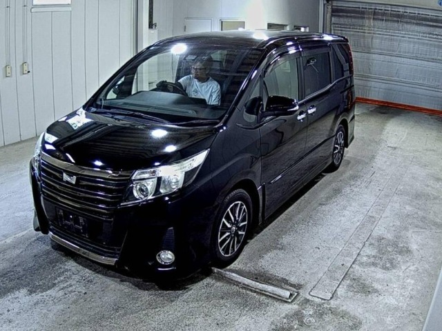 Toyota NOAH 2016 7013307-4