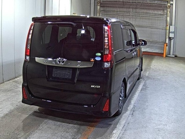 Toyota NOAH 2016 7013307-5