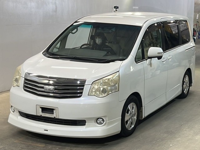 Toyota NOAH 2010 7013328-0
