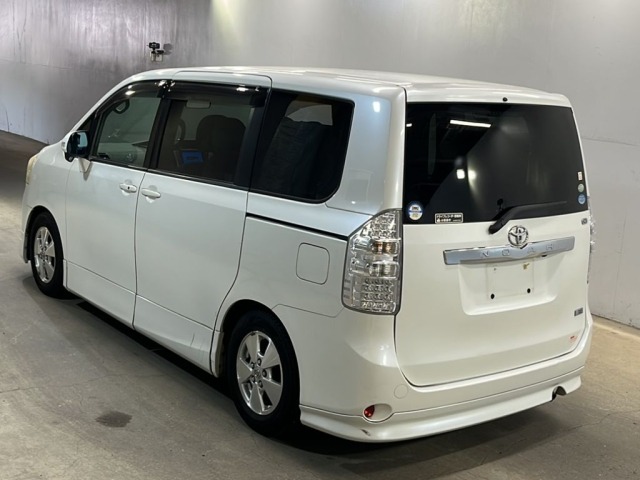 Toyota NOAH 2010 7013328-1