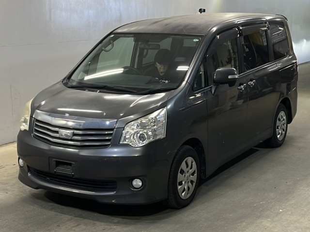 Toyota NOAH 2011 7013329-0