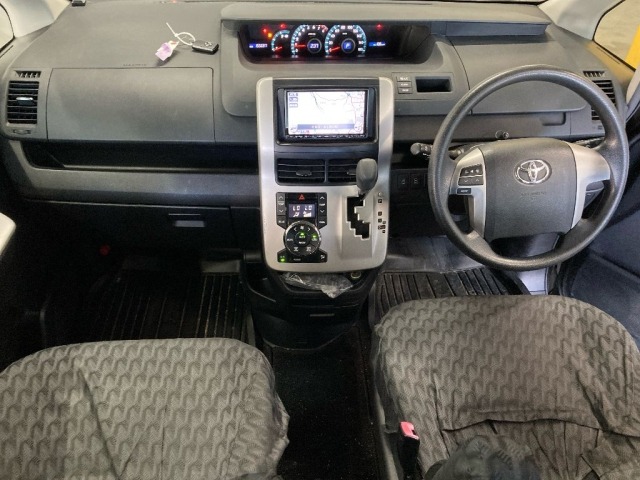 Toyota NOAH 2011 7013329-3
